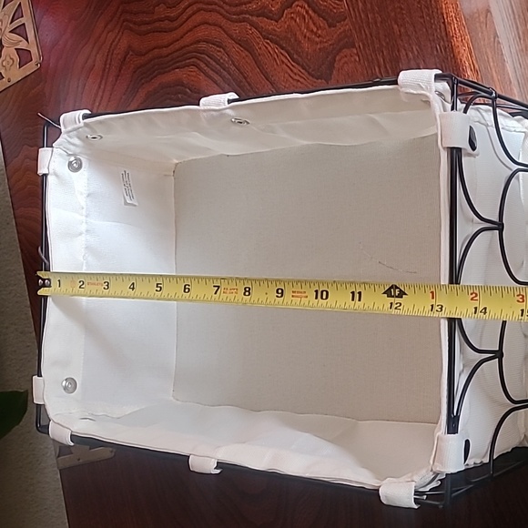 *Scalloped Wire Storage Basket - Picture 8 of 10